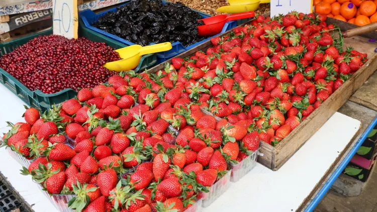 Cena za pierwsze polskie truskawki. Chętnych jednak brakuje. "Poczekam aż będą tańsze"