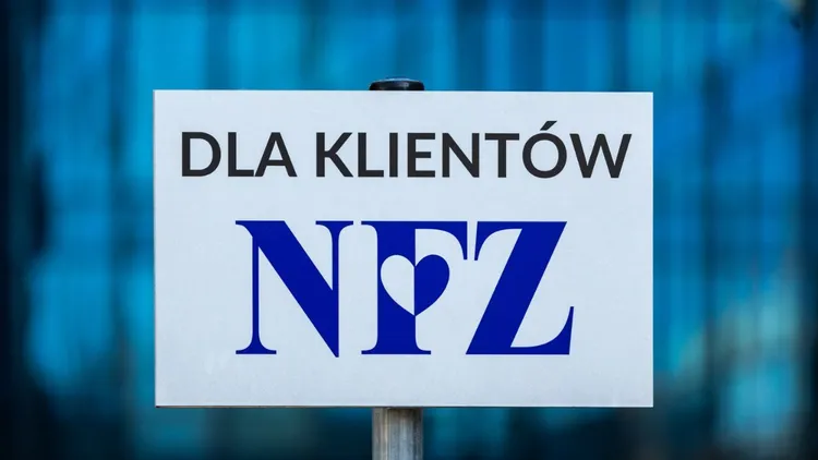 Podszywają się pod NFZ. Jest ważny komunikat do Polaków, na takie wiadomości muszą uważać