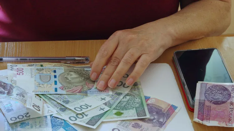 29 tys. zł czeka w ZUS. Trzeba złożyć tylko jeden wniosek, Polacy nie zdają sobie sprawy