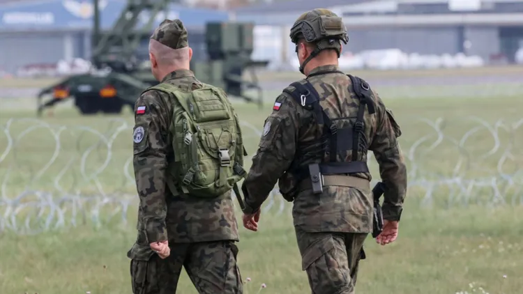 Wojsko wydało komunikat. Mikrobalony stratosferyczne nadlecą nad Polskę. "Niezwłocznie powiadom służby"
