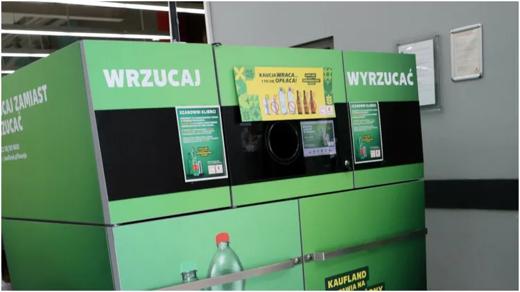 Polak przechytrzył system kaucyjny. Przez szczegół na etykiecie zarabia na butelkach setki złotych