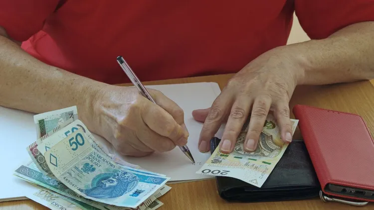 Tyle wynosi średnia emerytura w Polsce w 2025 roku. Ta kwota to nie żart