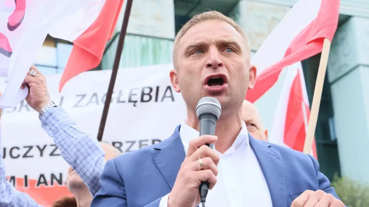 Robert Bąkiewicz miał usłyszeć zarzuty. Nieoczekiwany zwrot w śledztwie prokuratury