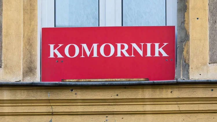 Możesz całkowicie stracić to świadczenie jeszcze przed Wielkanocą. Komornik się nie zawaha