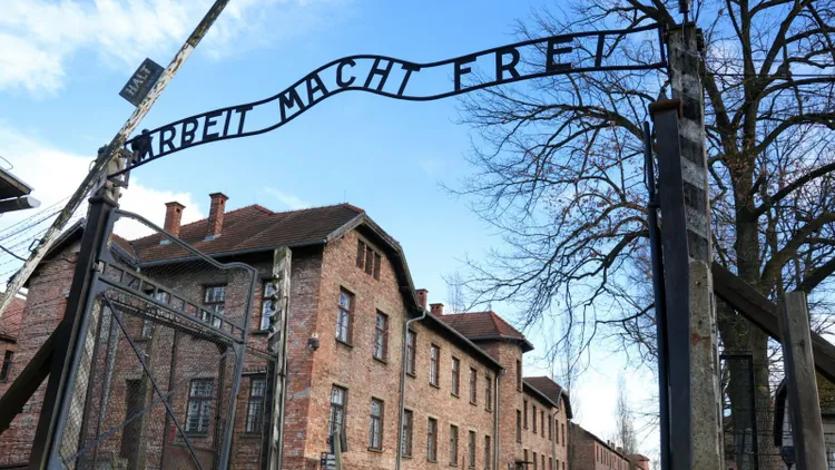 Muzeum Auschwitz-Birkenau zmienia zasady wstępu. Przed kasami kwitnie niemoralny proceder