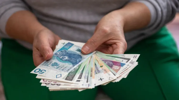 Nawet 350 zł więcej do emerytury. ZUS przelicza świadczenia, wiadomo, kto skorzysta