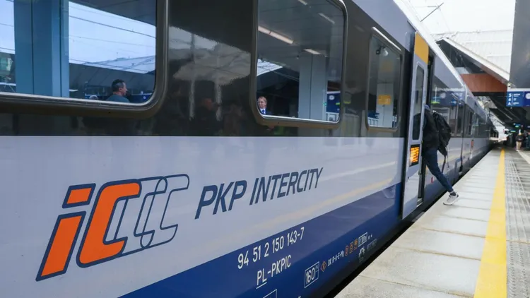 Pilny komunikat PKP Intercity do podróżnych. "Pociągi zatrzymają się na godzinę"