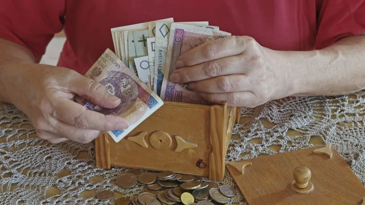 Nie tylko Niemcy otrzymują emerytury z Polski. Rekordowe kwoty ZUS wysyła do innego kraju
