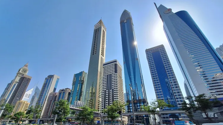 Polacy nie zważają na wojnę i lecą do Dubaju. Tyle płacą teraz za nocleg w luksusowym hotelu