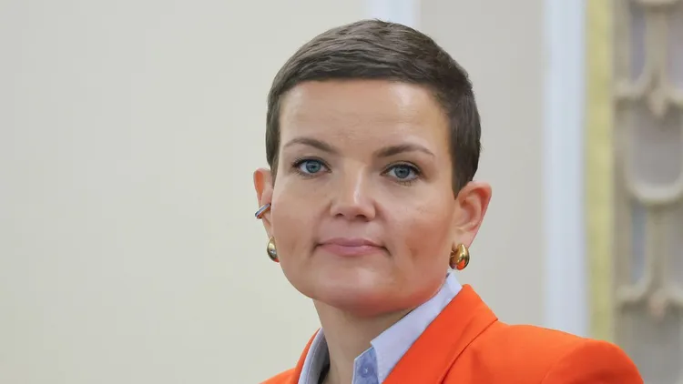 Kosztowne delegacje ministry Cienkowskiej. Tyle Polacy zapłacili za jej podróże i "dodatkowe usługi"