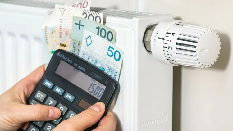 Ekspert wskazuje koszty ogrzewania w sezonie 2026/27. Polacy dowiadują się o dopłatach za późno
