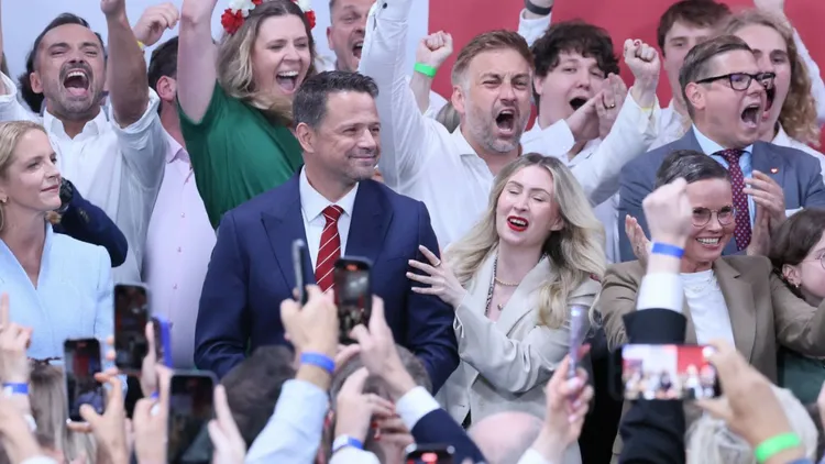 Trzaskowski liże rany po porażce. Przeprasza wyborców, zwrócił się też do Nawrockiego