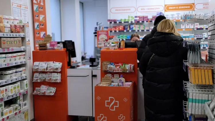 Nie tylko legitymacja emeryta. Z tym dokumentem seniorzy mają zniżki