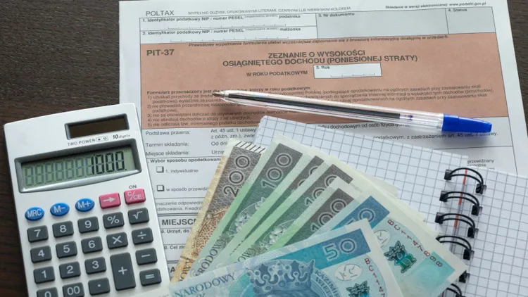 Z tą ulgą w PIT odzyskasz kilkaset złotych. Polacy nie wiedzą, że trzeba to dopisać samemu