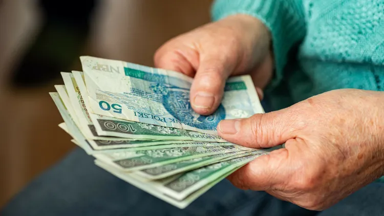 Tyle trzeba zarabiać, by dostać 4 tys. zł emerytury miesięcznie. Kwota może zdziwić Polaków