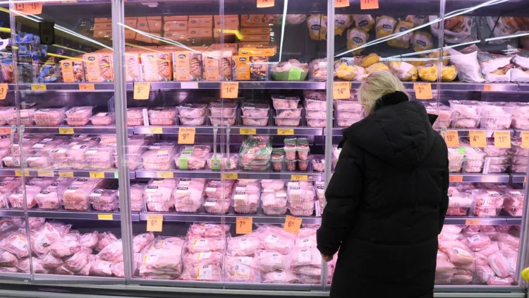 Wykryto groźną bakterię w mięsie. Natychmiast wycofują ze sklepów w całej Polsce