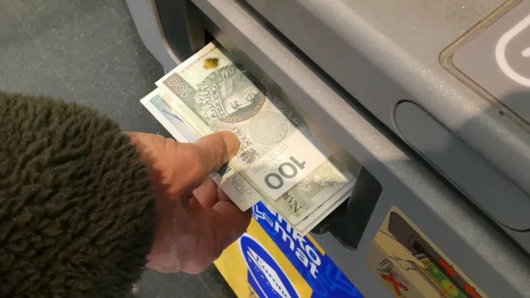 5 lat płatnego urlopu i 170 tys. złotych odprawy. Trzeba spełnić kluczowe warunki