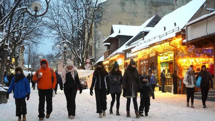 Nie Bałtyk i nie Zakopane. To tam Polacy pojechali na ferie, wcale nie jest taniej