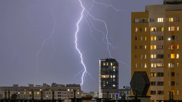 Fala upałów odpuściła, ale to nie koniec niebezpiecznej pogody. IMGW wydał ostrzeżenia