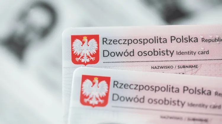Masz taki rocznik w dowodzie? ZUS może być Ci winien pieniądze. Sprawdź, czy się kwalifikujesz