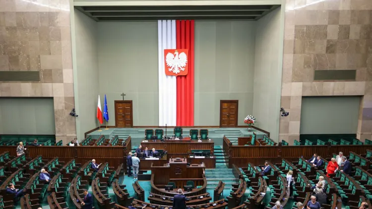 Rząd forsuje nowy podatek w Polsce. Pieniądze za szkody popłyną wartkim strumieniem 