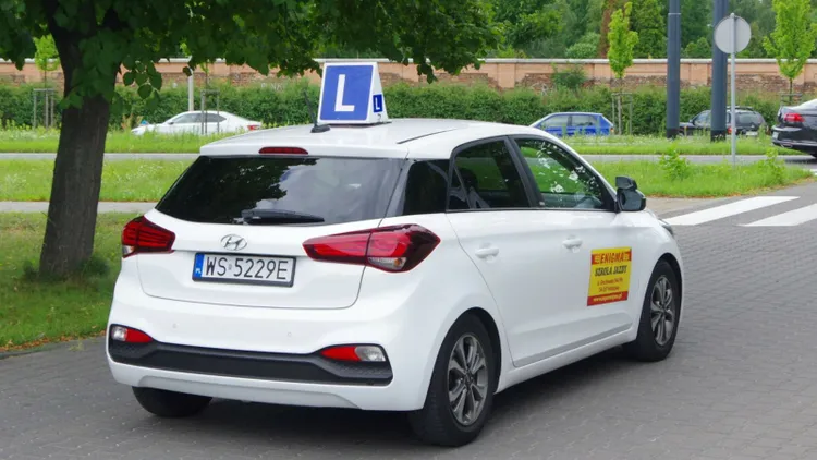Zmiany w egzaminie na prawo jazdy. Plac manewrowy zniknie, ale dojdą nowe pytania