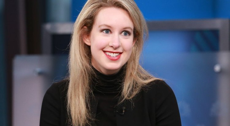 Największa oszustka Ameryki Elizabeth Holmes idzie dzisiaj do więzienia. Spędzi w nim 11 lat
