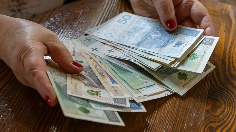 Ważne informacje dla 100 tys. emerytów. Rząd podjął decyzję w sprawie podwyżek