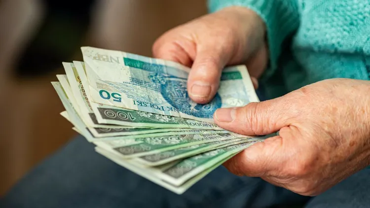 Tyle komornik może zabrać z emerytury w 2025 roku. Obowiązują limity