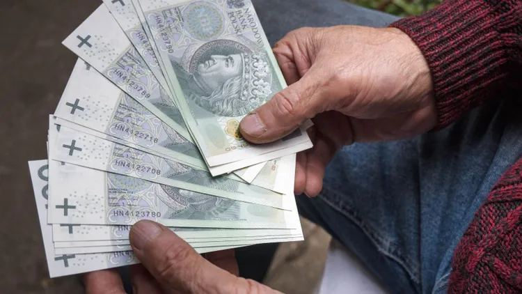 Pracowała 40 lat, ale zawsze za najniższą krajową. Taką emeryturę wypłaca ZUS