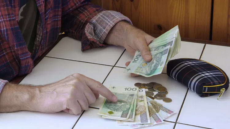 Milion seniorów z podwójnym przelewem z ZUS. Druga wypłata jeszcze przed końcem lutego