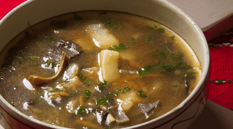 Zupa grzybowa z suszonych grzybów na rosole 