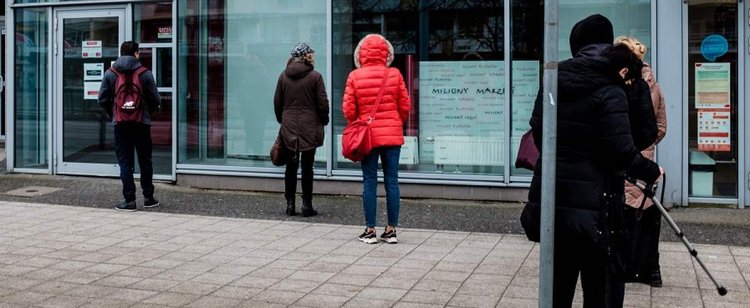 Popularny bank odkrył karty. Zysk spadł o 80%, 110 oddziałów do likwidacji