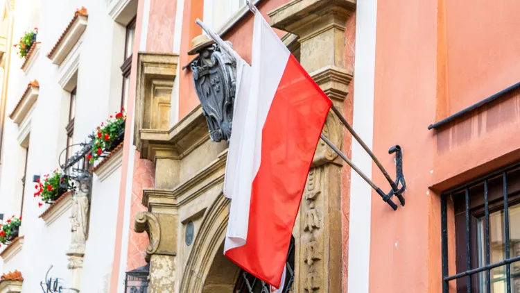 Wywieszasz flagę 2 maja? Nawet nie wiesz, że za takie zachowanie można dostać 5 tys. zł mandatu