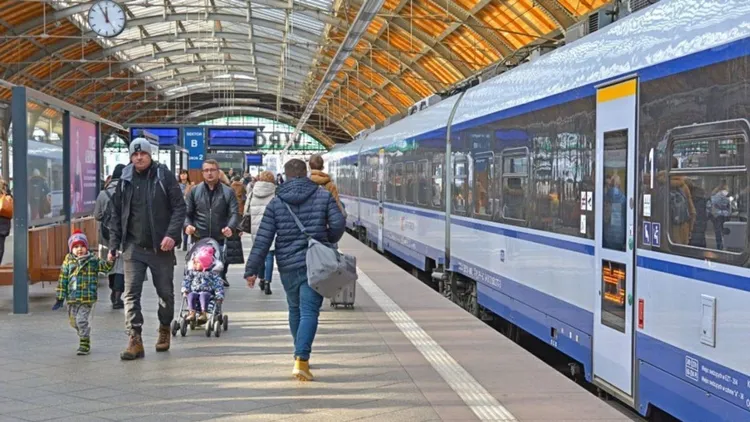 PKP szykuje świąteczne zniżki na przejazdy. Skorzystają nie tylko seniorzy i dzieci