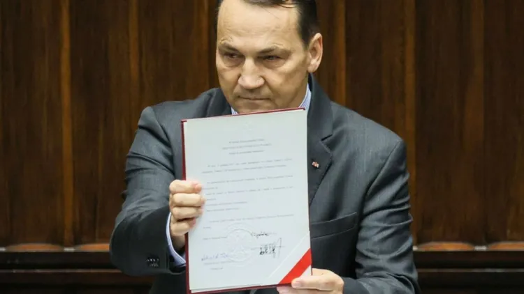 Rosja za to zapłaci. Sikorski zerwał ważną umowę. Prawo wejdzie w życie tuż przed Wigilią