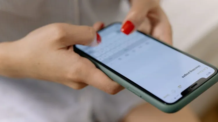 ING alarmuje. Nowa fala niebezpiecznych SMS-ów zagraża oszczędnościom Polaków