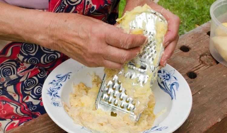 Babcia Stasia od lat dodaje go do placków ziemniaczanych. Zawsze są chrupiące i pyszne