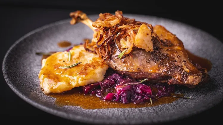 Gęsina w kakao, czyli wywiad z chefem Andreą Camastrą z nagrodzonej gwiazdką Michelin restauracji Nuta
