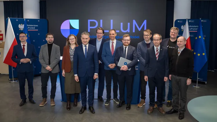 Duży model językowy PLLuM pochłonął 14,5 mln zł. Zapytaliśmy twórców, co zyskają Polacy