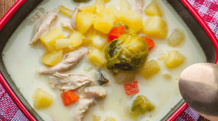 Zupa jarzynowa ze śmietaną kremówką 