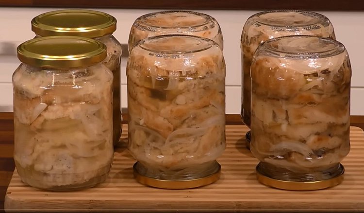 Opanieruj, usmaż i włóż do słoika. Te marynowane grzyby to w górach prawdziwy hit