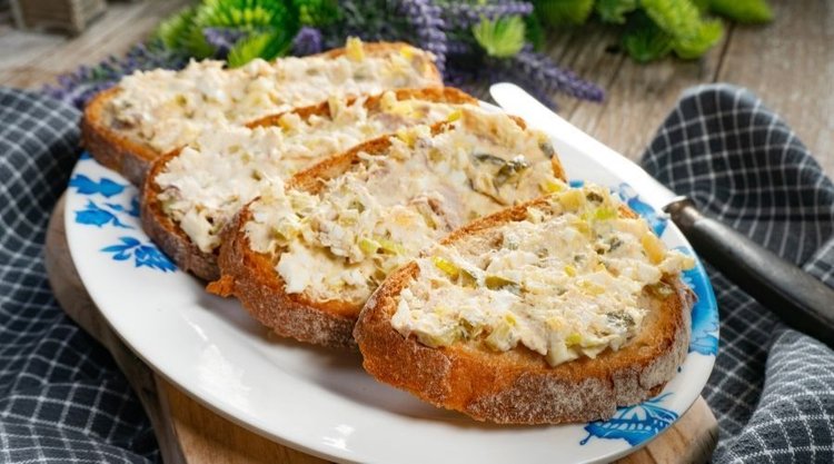 Przepyszna pasta kanapkowa z tuńczyka i ogórków kiszonych