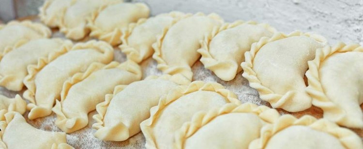 Wielopokoleniowa receptura na aksamitne ciasto na pierogi