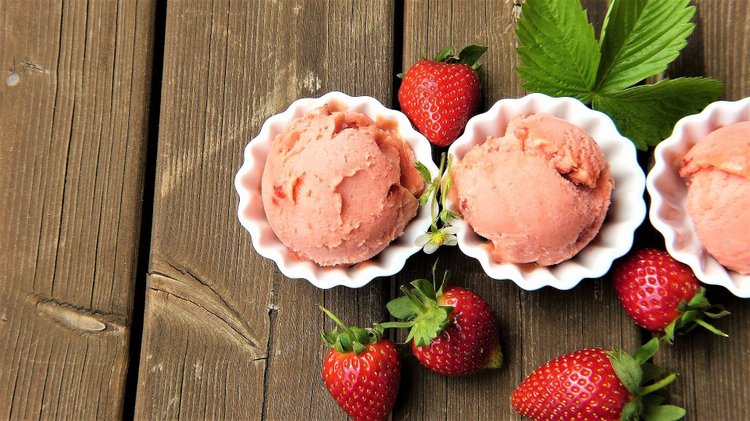 Domowe lody truskawkowe