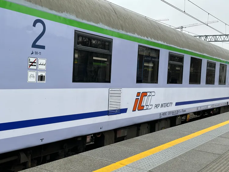 PKP Intercity wprowadza specjalne alarmy w swoich pociągach. Będą niesłyszalne dla pasażerów