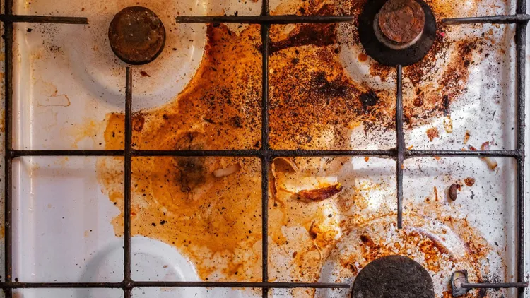 Mieszam w misce i zanurzam palniki kuchenki. Odchodzi nawet najbardziej zapieczony brud