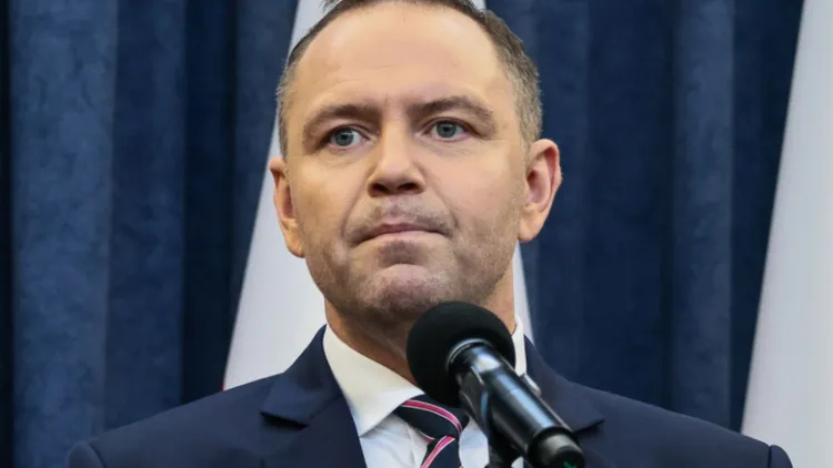 Weto ws. SAFE wywołało polityczną burzę. Ekspert: Polacy mogą odczuć to w portfelach