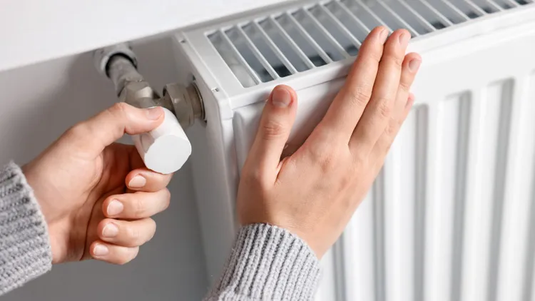 Kiedy włączą ogrzewanie w blokach? Zarządcy kierują się niepisaną zasadą dotyczącą temperatury