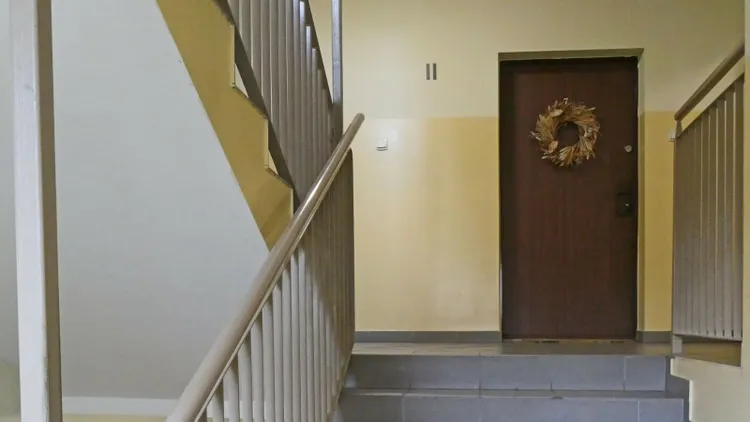 Wysokie kary w 2026 roku za zagracanie klatki w bloku. Grzywny sięgają 30 tys. zł, wystarczy jeden błąd